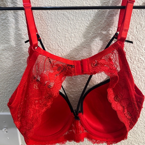 Elegant Red and Black Lace Bra. 36B - Picture 5 of 6